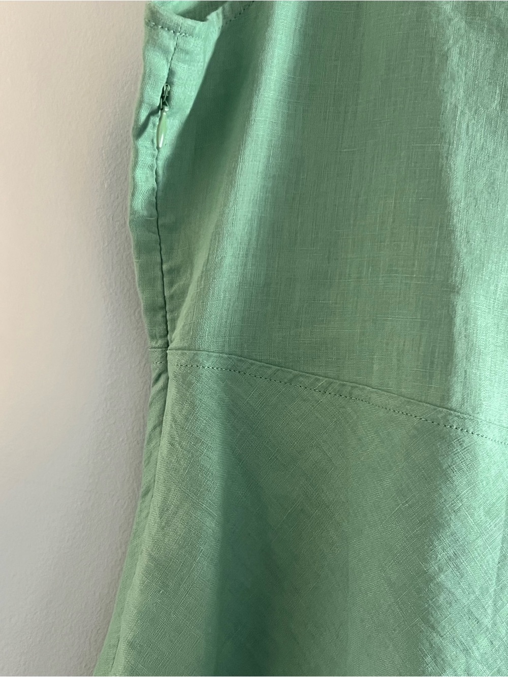 Green Sleeveless V-Neck Linen PeplumTop - Picture 3 of 5